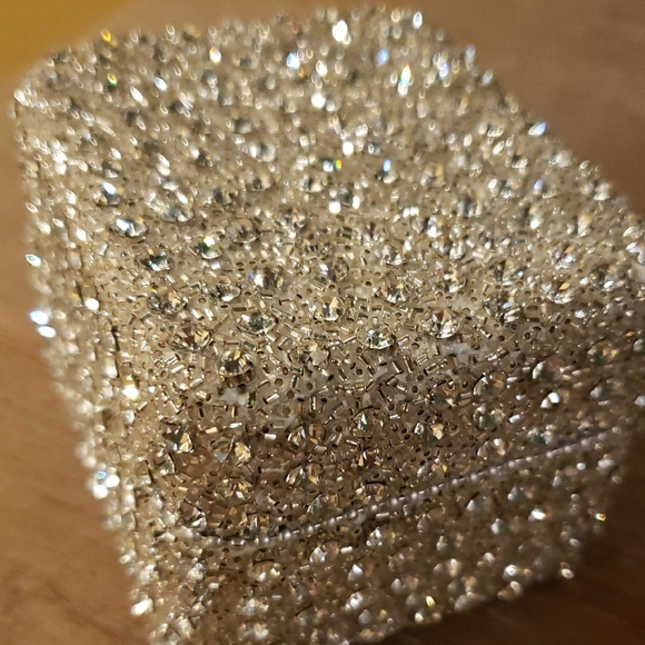 NWT! Sparkling Crystal Diamond Encrusted Silver Jewelry / Keepsake Box - Picture 8 of 8